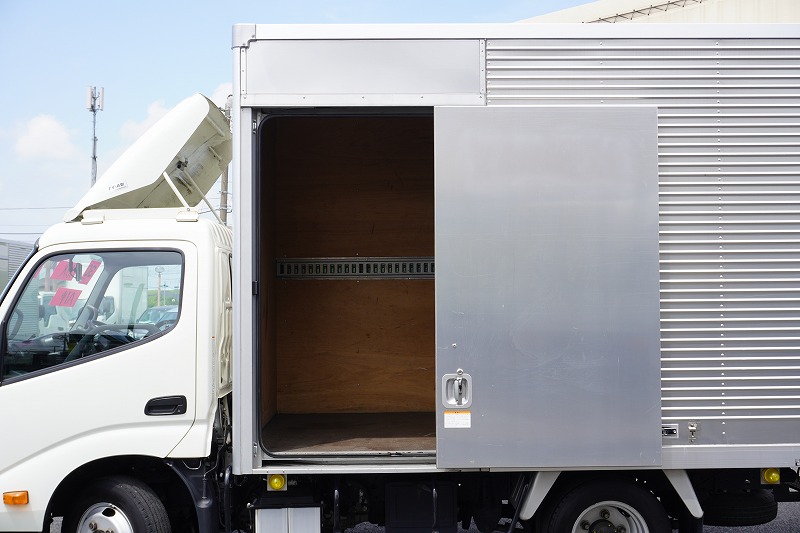 トヨエース　１０尺　アルミバン　積載２０００ｋｇ　トヨタ車体製　サイドドア　ラッシング１段　導風板　バックカメラ　ＥＴＣ　９０度ストッパー　衝突軽減ブレーキ　車線逸脱警報　ワンオーナー！ＡＴ車！車検「Ｒ６年２月まで！」14