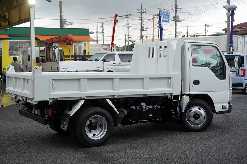 エルフ　強化ダンプ　新明和製　積載３０００ｋｇ　三方開　高床　鳥居アングル補強　ダンプピン　ＥＴＣ　キーレス　左電格ミラー　坂道発進補助　６速ＭＴ！6