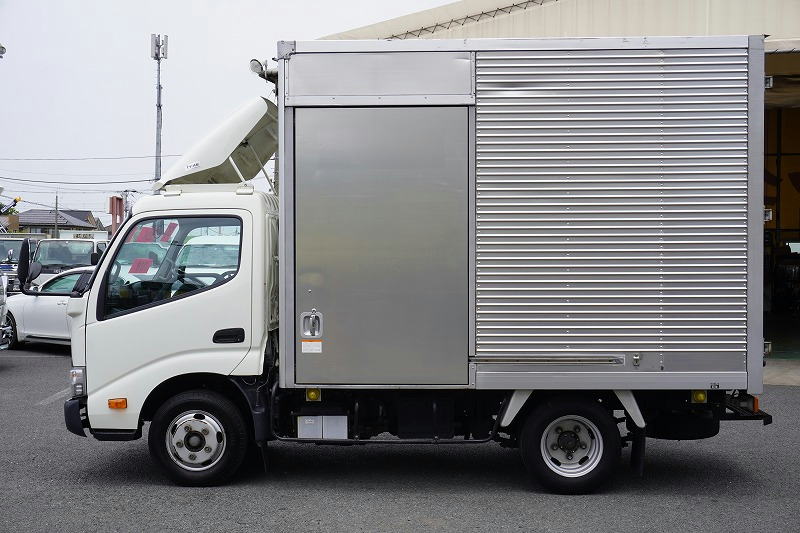 トヨエース　１０尺　アルミバン　積載２０００ｋｇ　トヨタ車体製　サイドドア　ラッシング１段　導風板　バックカメラ　ＥＴＣ　９０度ストッパー　衝突軽減ブレーキ　車線逸脱警報　ワンオーナー！ＡＴ車！1