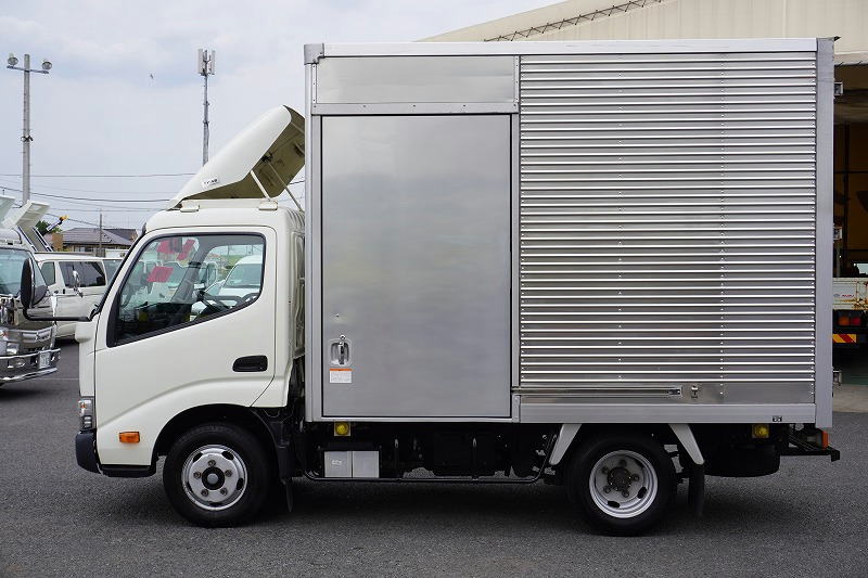 トヨエース　１０尺　アルミバン　積載２０００ｋｇ　トヨタ車体製　サイドドア　ラッシング１段　導風板　バックカメラ　ＥＴＣ　９０度ストッパー　衝突軽減ブレーキ　車線逸脱警報　ワンオーナー！ＡＴ車！1