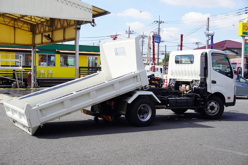 デュトロ　「ワイド」　強化　ローダーダンプ　新明和製　三方開　積載３６５０ｋｇ　手動コボレーン　スライド用ラジコン　ダンプピン　左電格ミラー　ＥＴＣ　６速ＭＴ！フロント画像