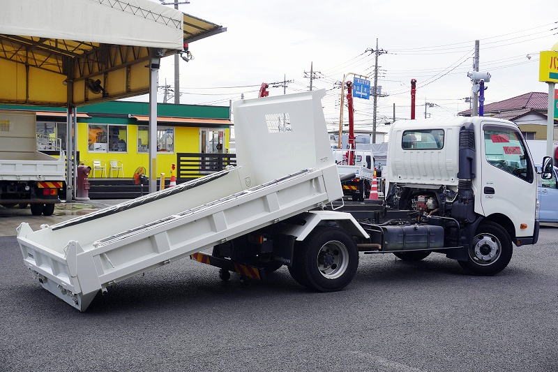 デュトロ　「ワイド」　強化　ローダーダンプ　新明和製　三方開　積載３６５０ｋｇ　手動コボレーン　スライド用ラジコン　ダンプピン　左電格ミラー　ＥＴＣ　６速ＭＴ！フロント画像