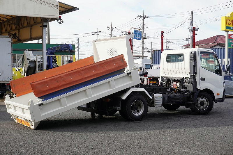 デュトロ　「ワイド」　強化　ローダーダンプ　新明和製　一方開　積載３５００ｋｇ　電動コボレーン　鳥居アングル補強　スライド用ラジコン　ダンプピン　左電格ミラー　ＥＴＣ　低走行！６速ＭＴ！フロント画像