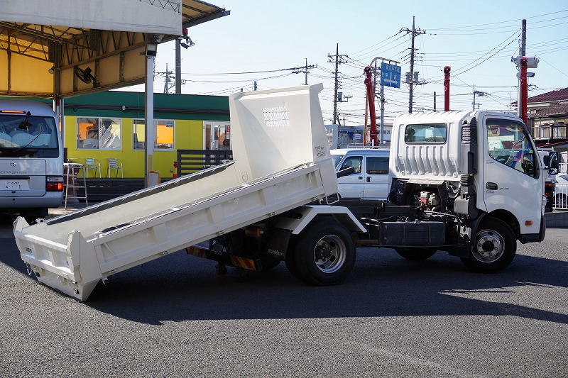 デュトロ　「ワイド」　強化　ローダーダンプ　新明和製　三方開　積載３６５０ｋｇ　手動コボレーン　スライド用ラジコン　ダンプピン　ＥＴＣ　６速ＭＴ！フロント画像