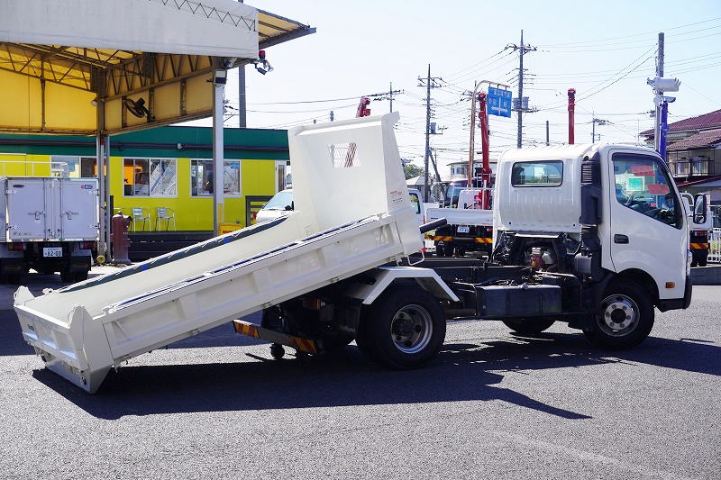 デュトロ　「ワイド」　強化　ローダーダンプ　新明和製　三方開　積載３６５０ｋｇ　手動コボレーン　スライド用ラジコン　ダンプピン　ＥＴＣ　６速ＭＴ！フロント画像