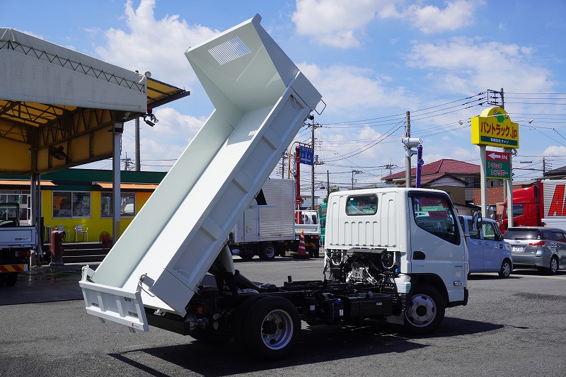 （未使用）　キャンター　強化ダンプ　極東製　積載３０００ｋｇ　三方開　坂道発進補助　左電格ミラー　スマートキー　ＬＥＤヘッドライト＆フォグランプ　衝突軽減ブレーキ　車線逸脱警報　全低床　５速ＭＴ！　車検「Ｒ６年１０月まで！」19