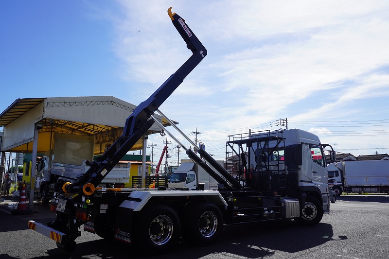 （未使用）　スーパーグレート　大型　「ハイルーフ」　三軸　フックロール　極東製　積載１０４００ｋｇ　ツインシリンダー　キャブバックステップ　網工具入れ　メッキパーツ　アルミホイール　ＬＥＤヘッドライト　バックカメラ　ＥＴＣ２．０　可動式リアバンパー　キーレス　燃料タンク３００Ｌ　７速ＭＴ！車検「Ｒ６年３月まで！」23