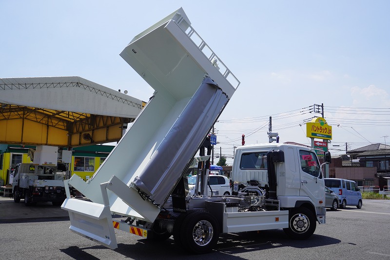 （未使用）　ファイター　増トン　「ベッド付き」　土砂ダンプ　新明和製　一方開　積載７０００ｋｇ　造りボディー　電動コボレーン　鳥居シートデッキ＆ラダー　三方額縁仕様　砂切り　爪隠し　アルミホイール　シャーシシルバー塗装　バックカメラ　ＥＴＣ２．０　６速ＭＴ！24