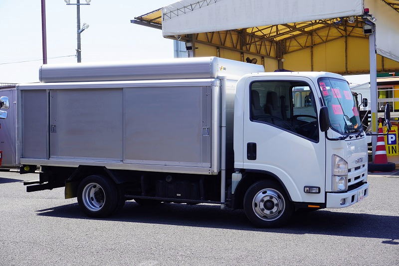 エルフ　「標準幅　ロング」　ボトルカー　積載２０００ｋｇ　須河車体製　箱上キャリア付き　ラダー　床下台車入れ　バックカメラ　左電格ミラー　フォグランプ　ＡＴ車！準中型（５トン限定）免許対応！4