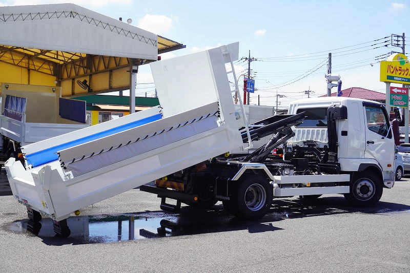 （未使用）　ファイター　増トン　「ベッド付き」　ローダーダンプ　新明和製　積載６６００ｋｇ　一方開　電動コボレーン　鳥居シートデッキ＆ラダー　スライド用ラジコン　ダンプピン　ＨＩＤヘッドライト　坂道発進補助　ＥＴＣ　オートエアコン　衝突軽減ブレーキ　車線逸脱警報　メッキパーツ多数！６速ＭＴ！　車検「Ｒ６年７月まで！」フロント画像