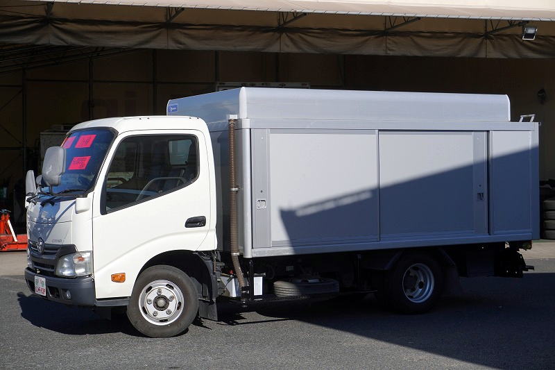 ダイナ　「標準幅　ロング」　ボトルカー　積載２０００ｋｇ　ＳＧモータース製　箱上キャリア付き　ラダー　床下台車入れ　左電格ミラー　バックカメラ　ＥＴＣ　フォグランプ　ＡＴ車！準中型（５トン限定）免許対応！