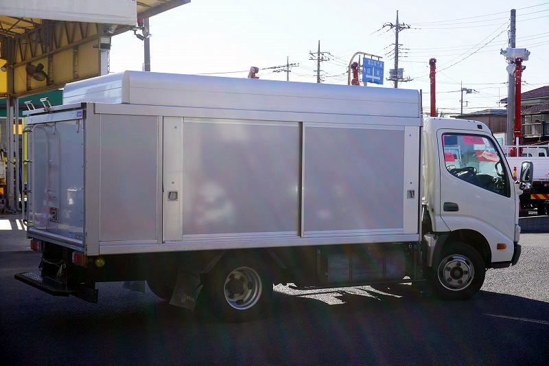 ダイナ　「標準幅　ロング」　ボトルカー　積載２０００ｋｇ　ＳＧモータース製　箱上キャリア付き　ラダー　床下台車入れ　左電格ミラー　バックカメラ　ＥＴＣ　フォグランプ　ＡＴ車！準中型（５トン限定）免許対応！6