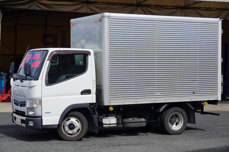 キャンター　１０尺　アルミバン　積載２０００ｋｇ　パブコ製　ラッシング２段　バックカメラ　ＥＴＣ　９０度ストッパー　左電格ミラー　坂道発進補助　キーレス　フォグランプ　全高２．８ｍ以下　５速ＭＴ！フロント画像