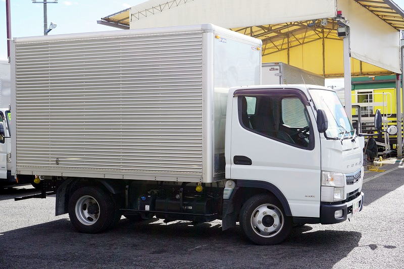 キャンター　１０尺　アルミバン　積載２０００ｋｇ　パブコ製　ラッシング２段　バックカメラ　ＥＴＣ　９０度ストッパー　左電格ミラー　坂道発進補助　キーレス　フォグランプ　全高２．８ｍ以下　５速ＭＴ！4