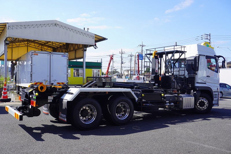 （未使用）　スーパーグレート　大型　「ハイルーフ」　三軸　フックロール　極東製　積載１０４００ｋｇ　ツインシリンダー　キャブバックステップ　網工具入れ　メッキパーツ　アルミホイール　ＬＥＤヘッドライト　バックカメラ　可動式リアバンパー　ミラーヒーター　ＥＴＣ　キーレス　７速ＭＴ！車検「Ｒ６年５月まで！」6