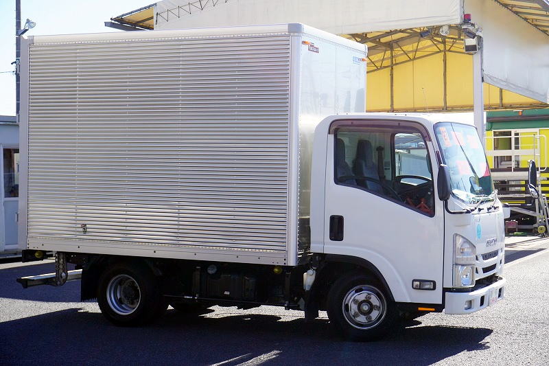 エルフ　１０尺　アルミバン　積載２０００ｋｇ　ラッシング２段　バックカメラ　ＥＴＣ　左電格ミラー　フォグランプ　９０度ストッパー　全低床　日本フルハーフ製　ＡＴ車！車検「Ｒ６年９月まで！」4