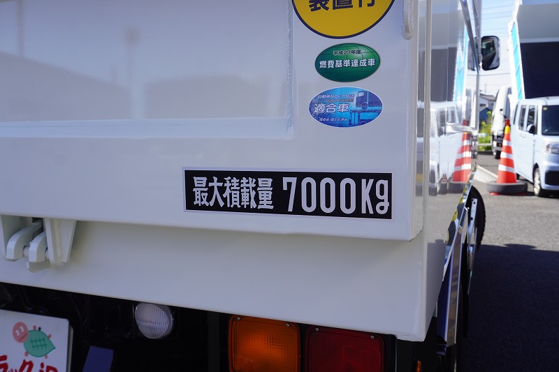 （未使用）　ファイター　増トン　「ベッド付き」　土砂ダンプ　新明和製　一方開　積載７０００ｋｇ　電動コボレーン　鳥居シートデッキ＆ラダー　造りボディー　角底　砂切り　アルミホイール　坂道発進補助　ＨＩＤヘッドライト　ミラーヒーター　衝突軽減ブレーキ　車線逸脱警報　メッキパーツ多数！６速ＭＴ！19