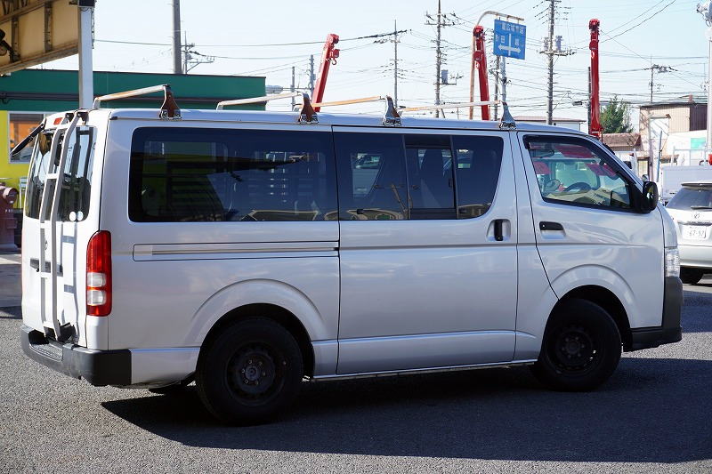 レジアスエース　ロング　ＤＸ　５ドア　ディーゼル車　３～６人乗り　トヨタ車体製パワーゲート付き　荷台板張り　社外ナビ　ワンセグＴＶ　バックカメラ　ＥＴＣ　ルーフキャリア　ラダー　小窓　キーレス　ＡＴ車！３型！6