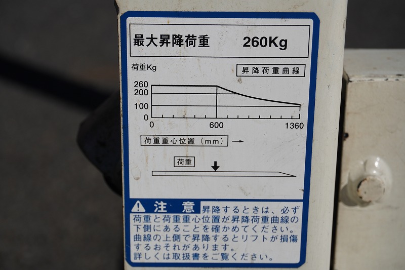 レジアスエース　ロング　ＤＸ　５ドア　ディーゼル車　３～６人乗り　トヨタ車体製パワーゲート付き　荷台板張り　社外ナビ　ワンセグＴＶ　バックカメラ　ＥＴＣ　ルーフキャリア　ラダー　小窓　キーレス　ＡＴ車！３型！19