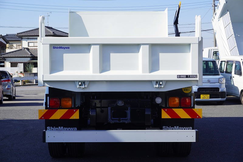 （未使用）　ファイター　増トン　「ベッド付き」　土砂ダンプ　新明和製　積載７９００ｋｇ　一方開　オートエアコン　ＨＩＤヘッドライト　フォグランプ　メッキパーツ　衝突軽減ブレーキ　車線逸脱警報　６速ＭＴ！車検「Ｒ６年７月まで！」2