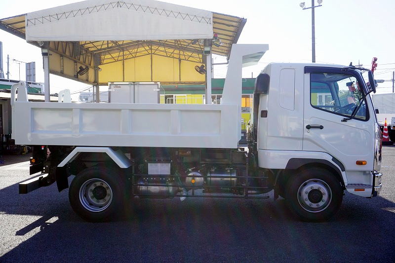 （未使用）　ファイター　増トン　「ベッド付き」　土砂ダンプ　新明和製　積載７９００ｋｇ　一方開　オートエアコン　ＨＩＤヘッドライト　フォグランプ　メッキパーツ　衝突軽減ブレーキ　車線逸脱警報　６速ＭＴ！車検「Ｒ６年７月まで！」3