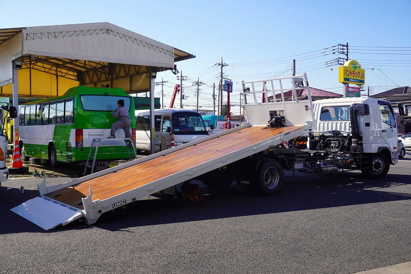 （未使用）　ファイター　増トン　「ワイド　ベッド付き」　セーフティーローダー　古河ユニック製　積載６７００ｋｇ　ウインチ　ラジコン　リア自動アユミ　床フック　ミラーヒーター　坂道発進補助　スタンション穴　ＨＩＤヘッドライト　衝突軽減ブレーキ　車線逸脱警報　メッキパーツ多数！６速ＭＴ！　車検「Ｒ６年１０月まで！」