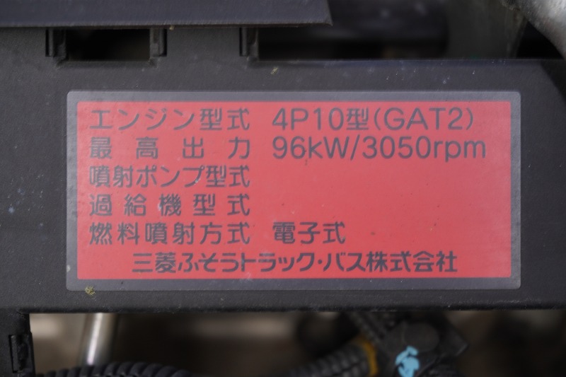 キャンター　「標準幅　ショート」　平ボディー　積載２０００ｋｇ　三方開　全低床　ＥＴＣ　左電格ミラー　鳥居シマ板張り　アオリプロテクター付き　社外テール＆リアバンパー　フォグランプ　メッキパーツ多数！５速ＭＴ！11