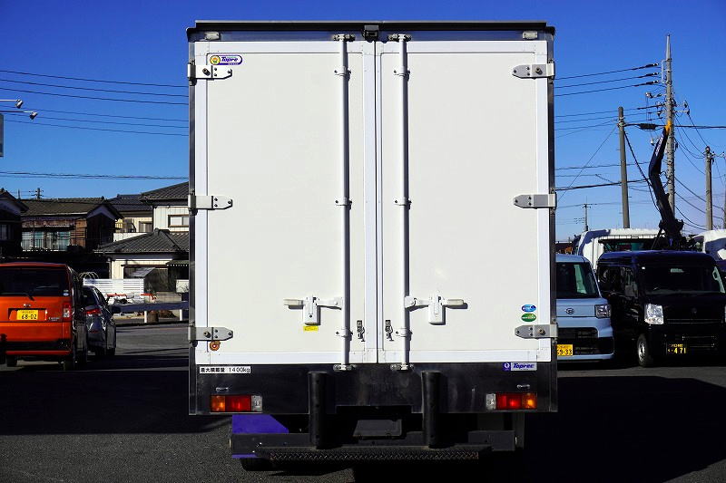 デュトロ　「ワイドロング」　冷蔵冷凍車　積載１４００ｋｇ　東プレ製　－５度設定　キーストン　ラッシング１段　ＬＥＤヘッドライト　バックカメラ　ＥＴＣ　社外ナビ　クリアランスソナー　左電格ミラー　フォグランプ　ＡＴ車！準中型（５トン限定）免許対応！希少車！！ AK2