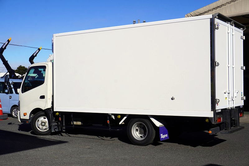 デュトロ　「ワイドロング」　冷蔵冷凍車　積載１４００ｋｇ　東プレ製　－５度設定　キーストン　ラッシング１段　ＬＥＤヘッドライト　バックカメラ　ＥＴＣ　社外ナビ　クリアランスソナー　左電格ミラー　フォグランプ　ＡＴ車！準中型（５トン限定）免許対応！希少車！！ AK5