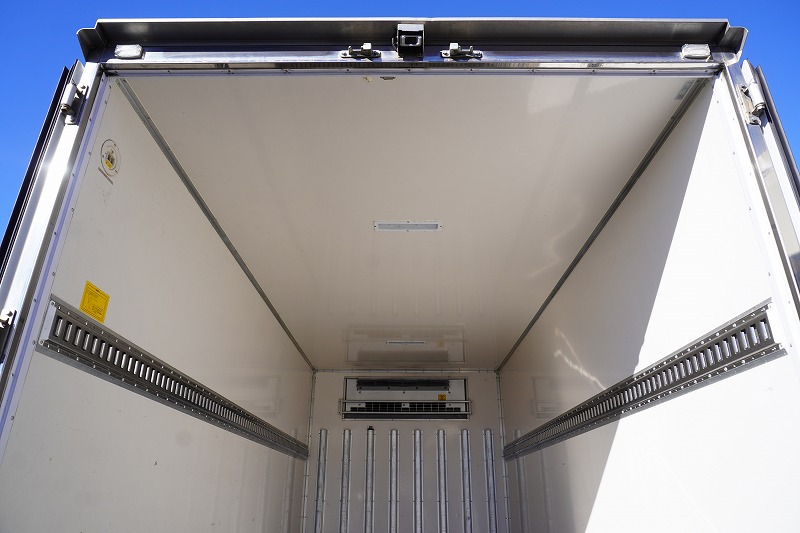 デュトロ　「ワイドロング」　冷蔵冷凍車　積載１４００ｋｇ　東プレ製　－５度設定　キーストン　ラッシング１段　ＬＥＤヘッドライト　バックカメラ　ＥＴＣ　社外ナビ　クリアランスソナー　左電格ミラー　フォグランプ　ＡＴ車！準中型（５トン限定）免許対応！希少車！！ AK16