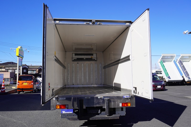 デュトロ　「ワイドロング」　冷蔵冷凍車　積載１４００ｋｇ　東プレ製　－５度設定　キーストン　ラッシング１段　ＬＥＤヘッドライト　バックカメラ　ＥＴＣ　社外ナビ　クリアランスソナー　左電格ミラー　フォグランプ　ＡＴ車！準中型（５トン限定）免許対応！希少車！！ AK19