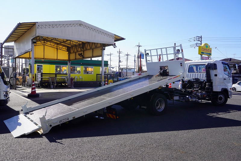 （未使用）　ファイター　増トン　「ワイド　ベッド付き」　セーフティーローダー　古河ユニック製　積載７０００ｋｇ　ウインチ　ラジコン　リア自動アユミ板　床フック　ミラーヒーター　坂道発進補助　スタンション穴　ＨＩＤヘッドライト　メッキパーツ多数！６速ＭＴ！