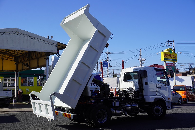 （未使用）　ファイター　増トン　「ベッド付き」　土砂ダンプ　極東製　積載７９００ｋｇ　一方開　角底　オートエアコン　ＨＩＤヘッドライト　キーレス　ミラーヒーター　フォグランプ　メッキパーツ　衝突軽減ブレーキ　車線逸脱警報　６速ＭＴ！車検「Ｒ６年９月まで！」20