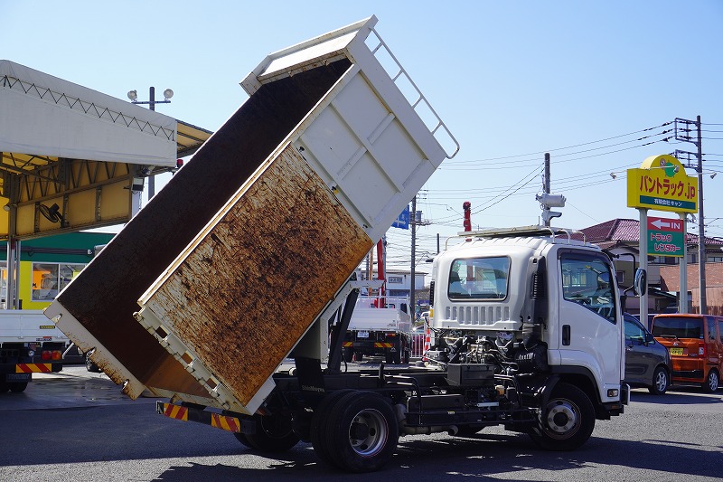 フォワード　４トン　「ベッドレス」　深ダンプ　土砂禁止　一方開　リア片開きドア　舟底　新明和製　積載２９５０ｋｇ　鳥居ラダー　ルーフキャリア　坂道発進補助　ＥＴＣ　６速ＭＴ！車検「Ｒ７年２月まで！」21