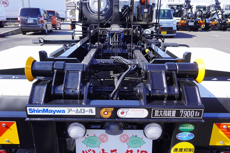 （未使用）　ファイター　増トン　「ベッド付き」　アームロール　新明和製　積載７９００ｋｇ　ツインシリンダー　キャブバックステップ　網工具入れ　メッキパーツ　ＨＩＤヘッドライト　坂道発進補助　ミラーヒーター　６速ＭＴ！　車検「Ｒ７年１月まで！」15