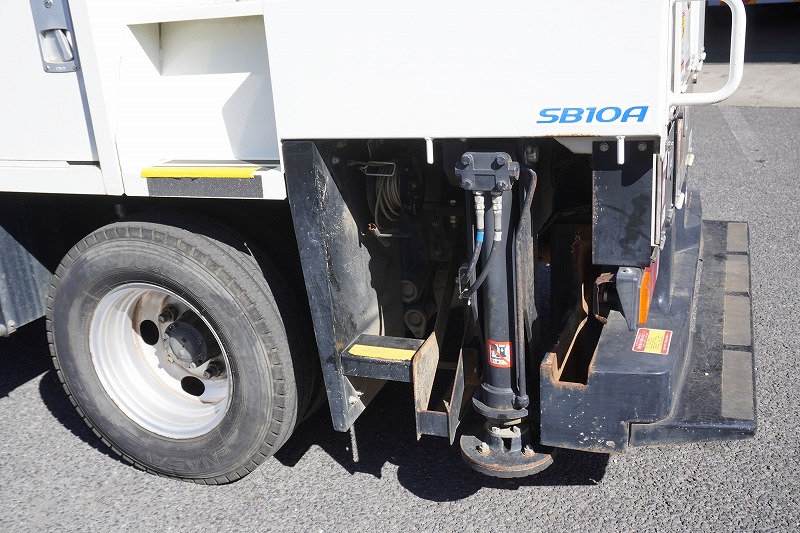キャンター　高所作業車　アイチ製（ＳＢ１０Ａ）　最大地上高９．７ｍ　ＦＲＰバケット　バケット積載荷重２００ｋｇ　積載２５０ｋｇ　工具入れ　ジョイスティックタイプ　アワーメーター：１４８３ｈ　左電格ミラー　フォグランプ　通信工事仕様！ＡＴ車！18