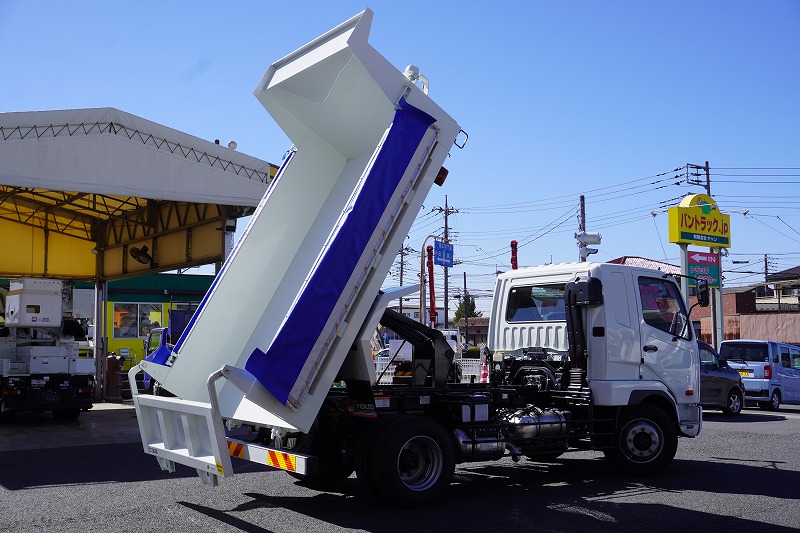 （未使用）　ファイター　増トン　「ベッド付き」　土砂ダンプ　極東製　積載７９００ｋｇ　一方開　角底　電動コボレーン　オートエアコン　フォグランプ　坂道発進補助　衝突軽減ブレーキ　車線逸脱警報　６速ＭＴ！車検「Ｒ６年１０月まで！」22