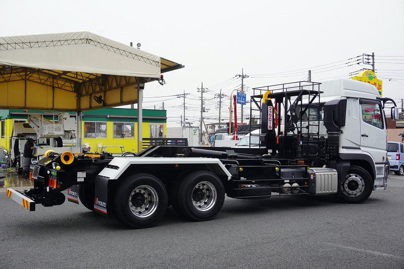 （未使用）　スーパーグレート　大型　「ハイルーフ」　三軸　フックロール　極東製　積載１０４００ｋｇ　ツインシリンダー　キャブバックステップ　網工具入れ　メッキパーツ　アルミホイール　ＬＥＤヘッドライト　バックカメラ　可動式リアバンパー　ミラーヒーター　ＥＴＣ２．０　キーレス　７速ＭＴ！車検「Ｒ７年３月まで！」6