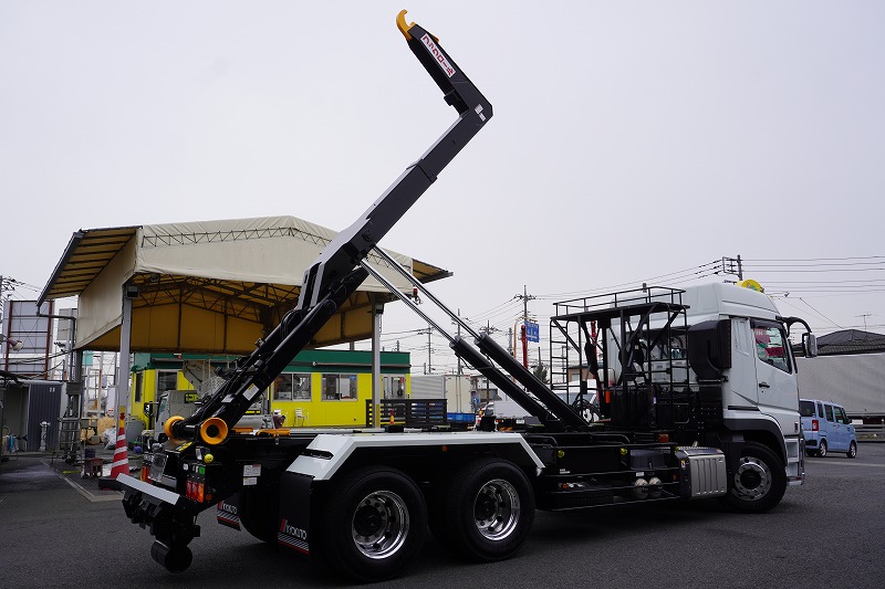 （未使用）　スーパーグレート　大型　「ハイルーフ」　三軸　フックロール　極東製　積載１０４００ｋｇ　ツインシリンダー　キャブバックステップ　網工具入れ　メッキパーツ　アルミホイール　ＬＥＤヘッドライト　バックカメラ　可動式リアバンパー　ミラーヒーター　ＥＴＣ２．０　キーレス　７速ＭＴ！車検「Ｒ７年３月まで！」22