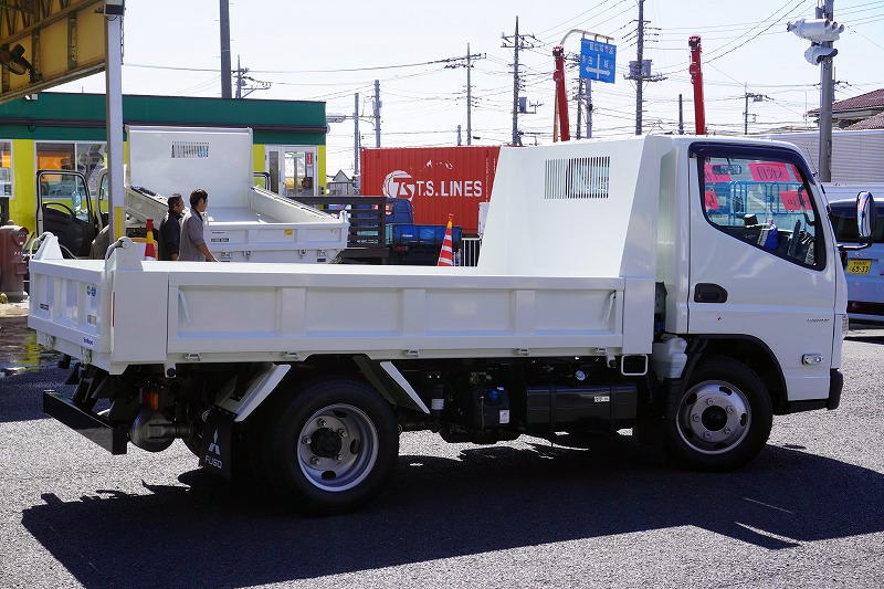 （未使用）　キャンター　強化ダンプ　新明和製　積載３０００ｋｇ　三方開　全低床　左電格ミラー　スマートキー　ＬＥＤヘッドライト＆フォグランプ　衝突軽減ブレーキ　車線逸脱警報　５速ＭＴ！車検「Ｒ７年５月まで！」6