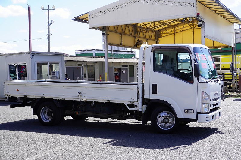 エルフ　「標準幅　ロング」　平ボディー　積載２０００ｋｇ　三方開　荷台鉄板張り　セイコーラック　左電格ミラー　坂道発進補助　社外ナビ　ＥＴＣ　フルフラットロー　５速ＭＴ！4