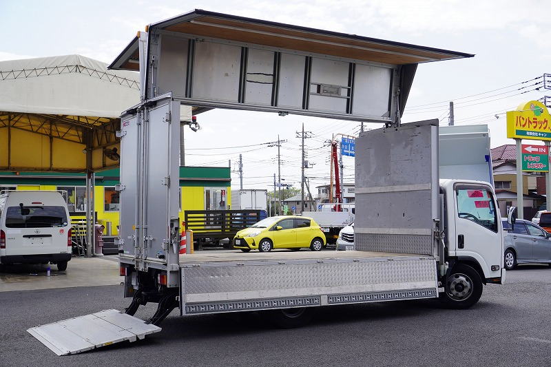 エルフ　「ワイドロング」　アルミウイング　積載３０００ｋｇ　格納パワーゲート　ラッシング２段　箱内下部シマ板張り　ラジコン　バックカメラ　社外ナビ　ＥＴＣ　フォグランプ　パブコ製　ＡＴ車！フロント画像