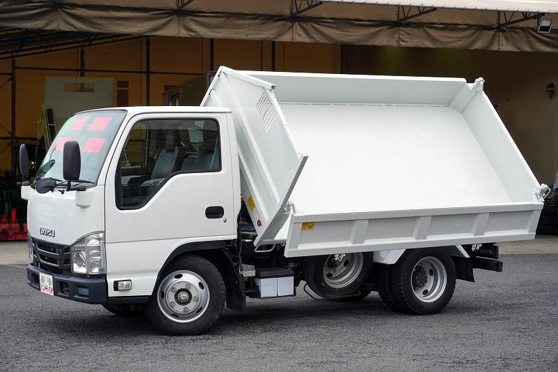 エルフ　強化　三転ダンプ　新明和製　積載３０００ｋｇ　三方開　全低床　運転席側アオリ油圧開閉式　ダンプピン　鳥居アングル補強　ＥＴＣ　ＡＴ車！フロント画像