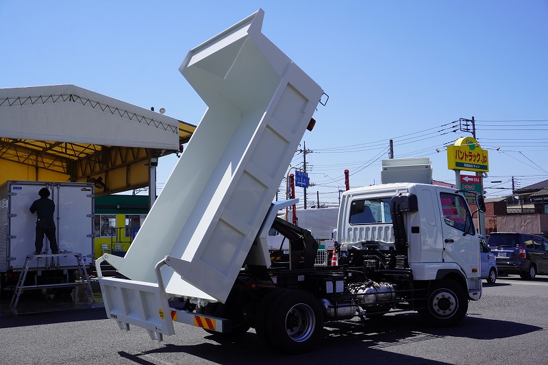 （未使用）　ファイター　増トン　「ベッド付き」　土砂ダンプ　極東製　積載７９００ｋｇ　一方開　角底　オートエアコン　フォグランプ　坂道発進補助　衝突軽減ブレーキ　車線逸脱警報　６速ＭＴ！車検「Ｒ７年４月まで！」20