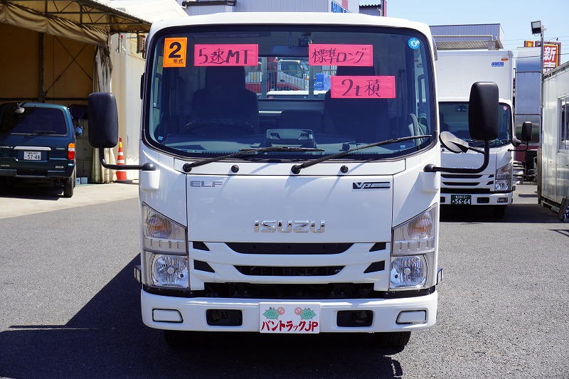 エルフ　「標準幅　ロング」　平ボディー　積載２０００ｋｇ　三方開　鳥居下部鉄板張り　セイコーラック　ＥＴＣ２．０　左電格ミラー　坂道発進補助　ＬＥＤヘッドライト　衝突軽減ブレーキ　車線逸脱警報　フルフラットロー　５速ＭＴ！0