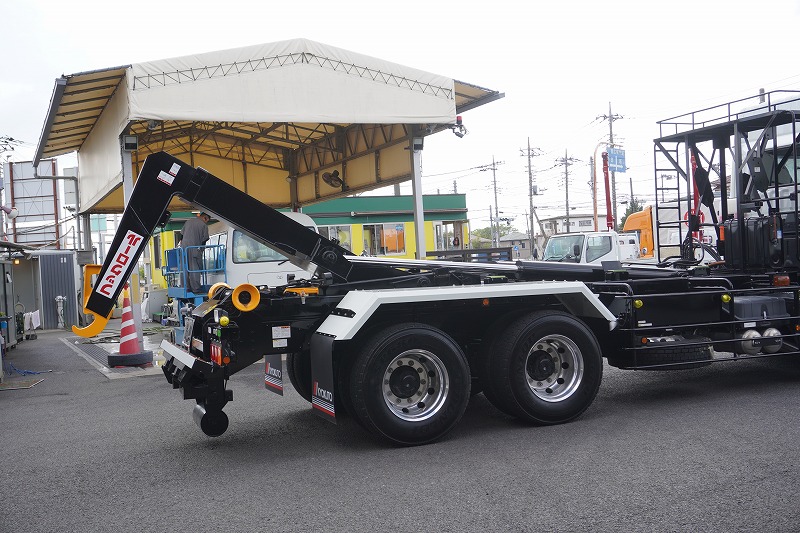 （未使用）　スーパーグレート　大型　「ハイルーフ」　三軸　フックロール　極東製　積載１０４００ｋｇ　ツインシリンダー　キャブバックステップ　網工具入れ　メッキパーツ　アルミホイール　ＬＥＤヘッドライト　バックカメラ　可動式リアバンパー　キーレス　７速ＭＴ！25