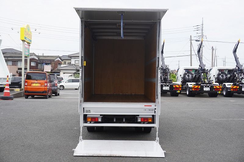 キャンター　１０尺　アルミバン　積載２０００ｋｇ　跳ね上げ式　垂直パワーゲート　サイドドア　ラッシング２段　バックカメラ　パブコ製　全高２．８ｍ以下　５速ＭＴ！準中型（５トン限定）免許対応！希少車！！ 22