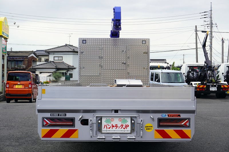 （未使用）　ファイター　大型　３軸　２デフ　リーフサス　「ベッド付き」　４段セルフクレーン　積載９７００ｋｇ　タダノ製　ラジコン　フックイン　２．９３ｔ吊　ヤマダボディー　鳥居シマ板張り＆埋め込み式工具入れ　アルミブロック　スタンション穴　床フック　メッキパーツ　アルミホイール　アユミ板＆アユミ板掛け　ＥＴＣ２．０　バックカメラ　回送仕様　６速ＭＴ！総重量２０トン未満！　車検「Ｒ７年９月まで！」2