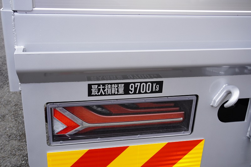 （未使用）　ファイター　大型　３軸　２デフ　リーフサス　「ベッド付き」　４段セルフクレーン　積載９７００ｋｇ　タダノ製　ラジコン　フックイン　２．９３ｔ吊　ヤマダボディー　鳥居シマ板張り＆埋め込み式工具入れ　アルミブロック　スタンション穴　床フック　メッキパーツ　アルミホイール　アユミ板＆アユミ板掛け　ＥＴＣ２．０　バックカメラ　回送仕様　６速ＭＴ！総重量２０トン未満！　車検「Ｒ７年９月まで！」33