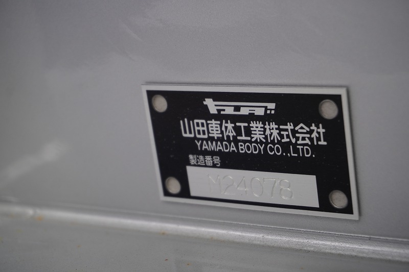 （未使用）　ファイター　大型　３軸　２デフ　リーフサス　「ベッド付き」　４段セルフクレーン　積載９７００ｋｇ　タダノ製　ラジコン　フックイン　２．９３ｔ吊　ヤマダボディー　鳥居シマ板張り＆埋め込み式工具入れ　アルミブロック　スタンション穴　床フック　メッキパーツ　アルミホイール　アユミ板＆アユミ板掛け　ＥＴＣ２．０　バックカメラ　回送仕様　６速ＭＴ！総重量２０トン未満！　車検「Ｒ７年９月まで！」39